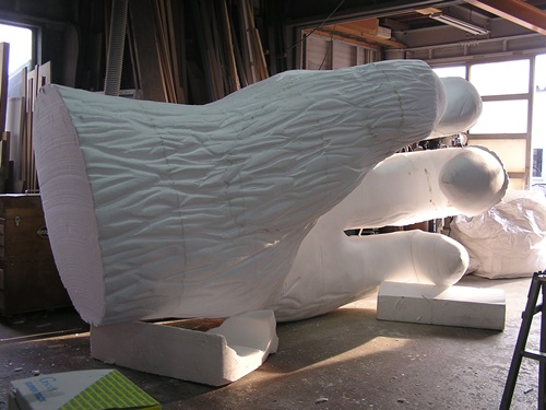 FRP造形　ナナちゃんとゴジラ　製作施工