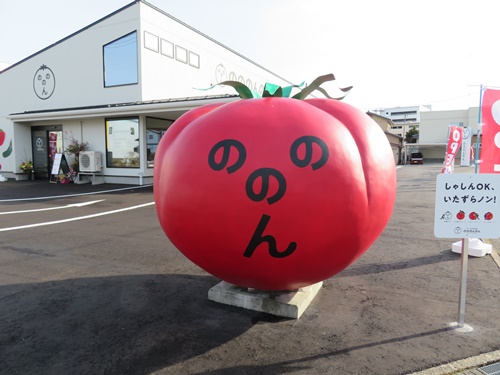 造形物　エフレタン造形　のののんのん 看板　トマトオブジェオブジェ